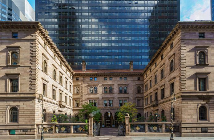 Palace Hotel LotteNewYorkPalace-exterior-695x455